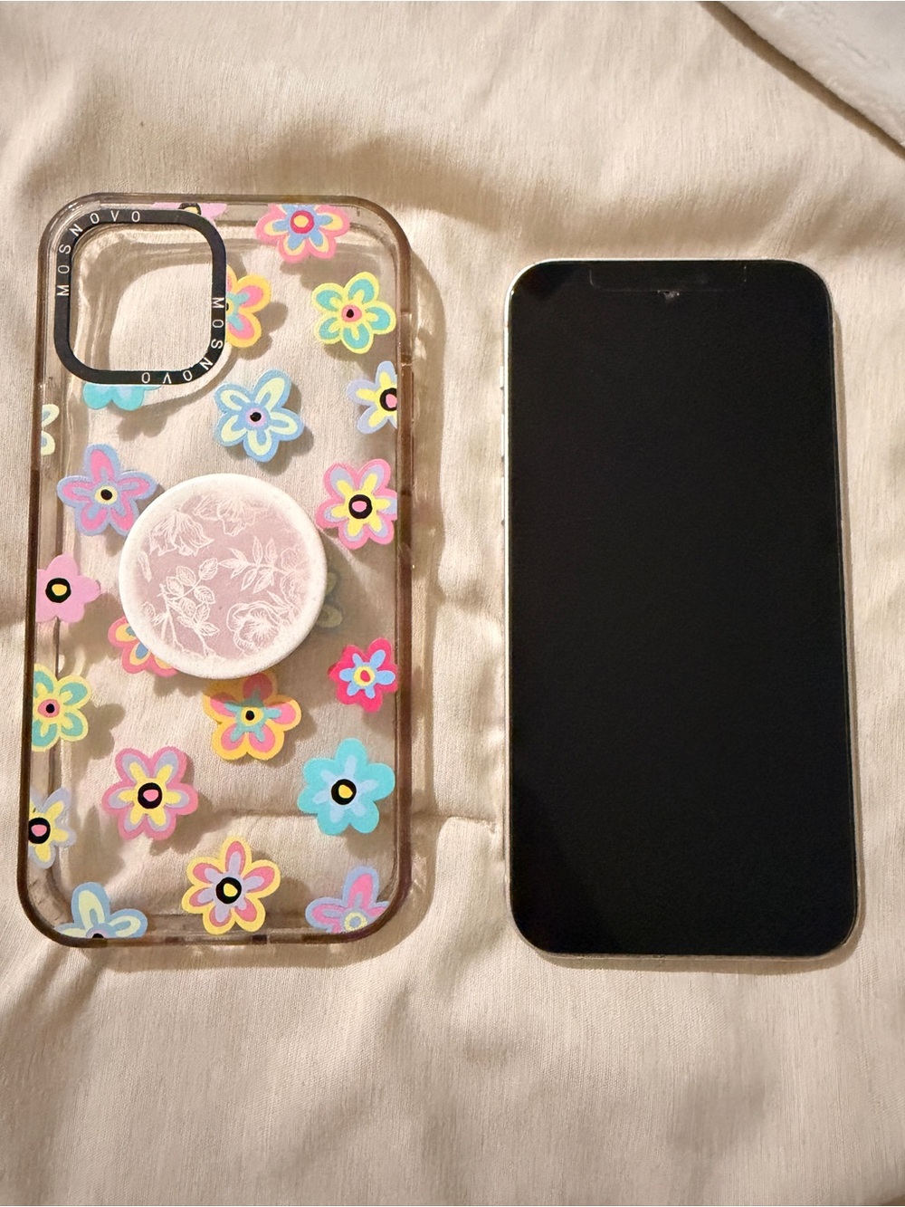 Apple iPhone 12 - white (Unlocked) - Picture 3 of 6